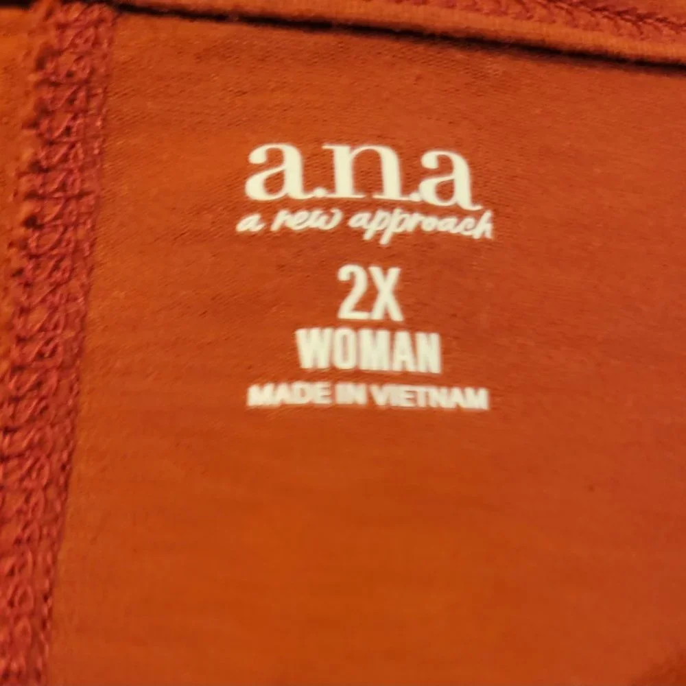 Soft and Stylish a.n.a Gently Used Pullover T-Shirt - Essential Basics, Slim Fit - Picture 2 of 3